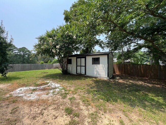 Building Photo - 3 Bed 2 Bath College Lakes Home with Fence...