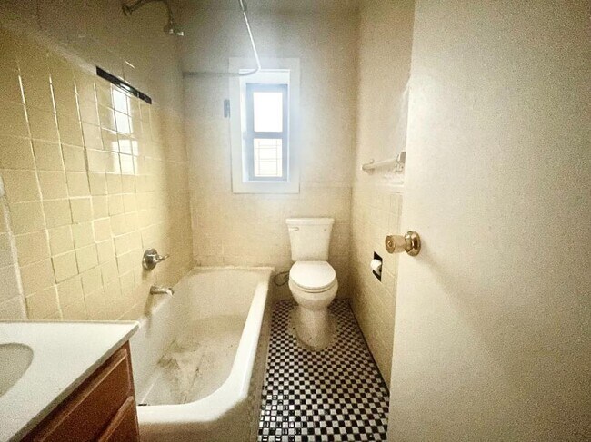 Building Photo - 1 bedroom in BRONX NY 10469