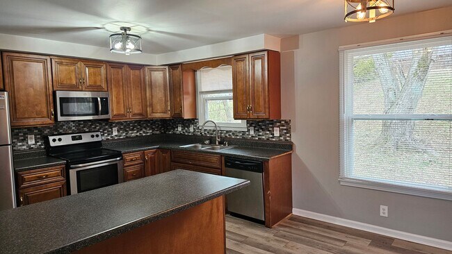 Building Photo - Coming SOON! 4 Bedroom with 2 living rooms! 1.5 Bath near Dover Rd!