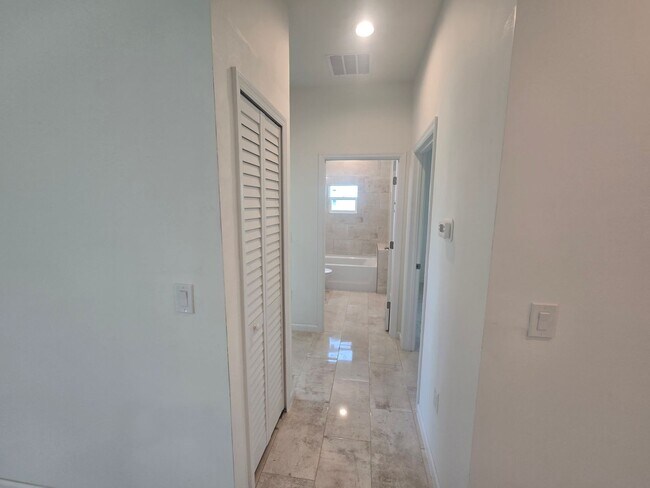 Building Photo - BRAND NEW HOME-2/2/1