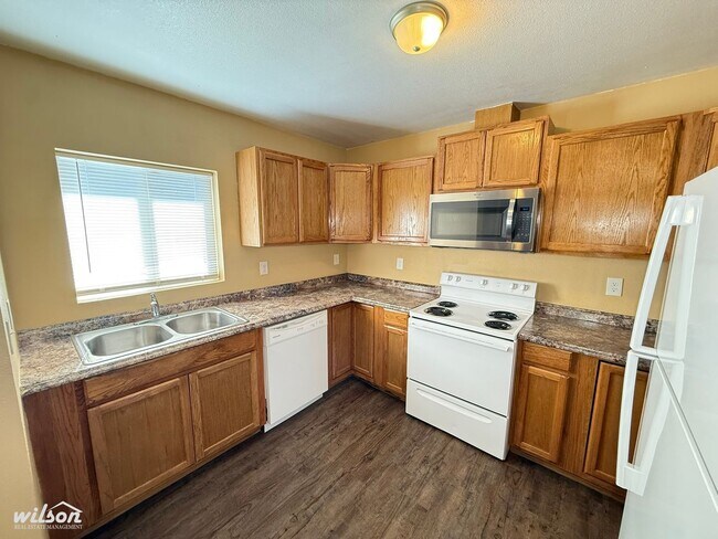 Building Photo - Beautiful 3 Bedroom Home in Tieton with Fully Fenced Backyard