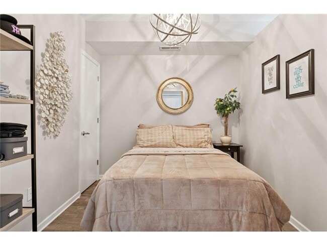 Building Photo - 640 Main St N