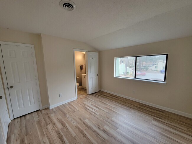 Building Photo - 32 Quarterdeck Townes