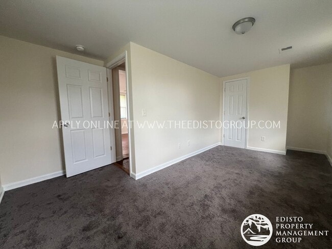 Building Photo - Charming 3BR Home with Screened Porch & Sp...