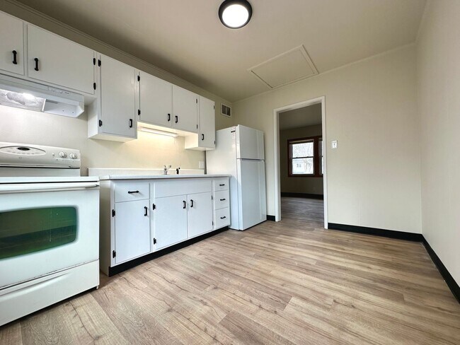 Building Photo - 3313-3315 Pompon Street