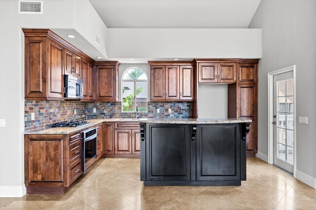 Building Photo - 2547 Orange Ave