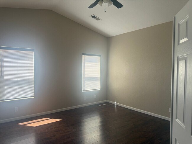 Building Photo - 3401 Misty Meadows Dr NE
