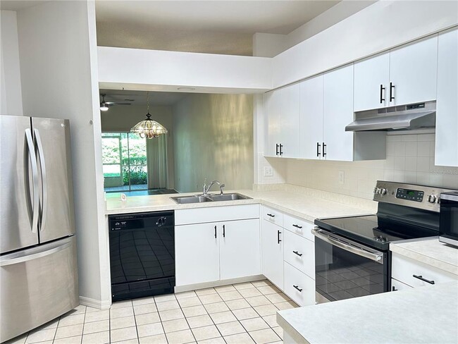Building Photo - 13 Enclave Dr