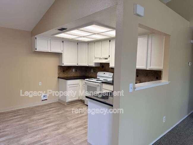 Building Photo - 7733 Robinette Rd