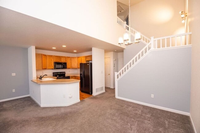 Building Photo - 4040 Plum Creek Dr