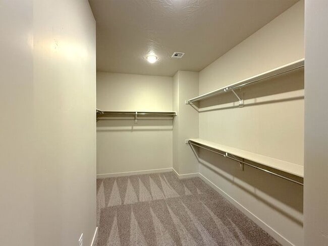 Building Photo - New 3 bed, 2.5 bath with 2 car garage home