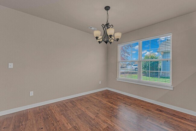 Building Photo - Beautiful 3-Bedroom Home with Open Layout & Fenced Backyard!