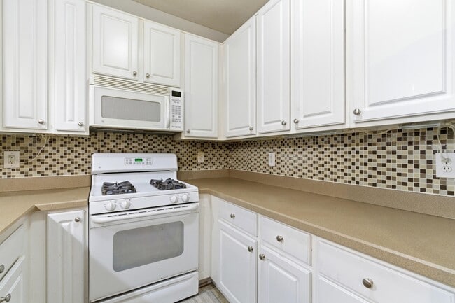 Building Photo - 986 Shaula Dr