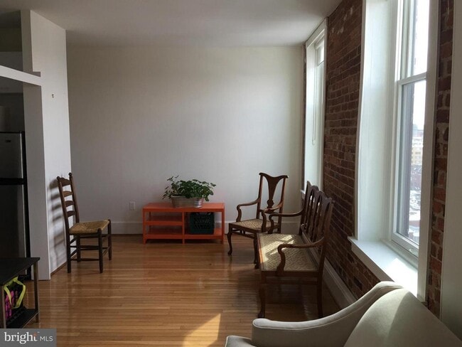 Building Photo - 1615 Q St NW