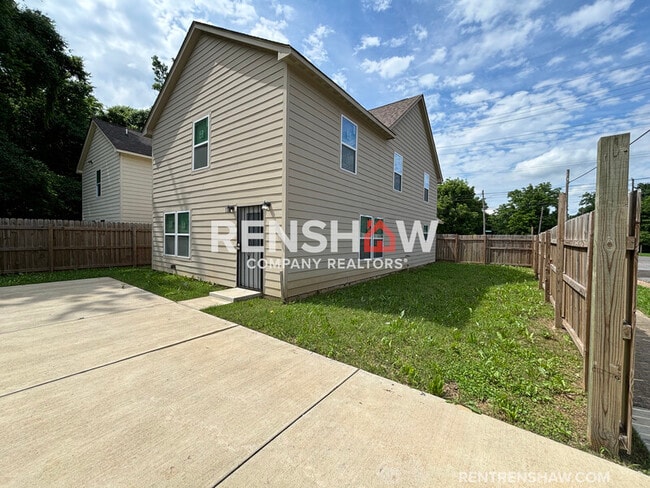 Building Photo - 3021 Chelsea Ave