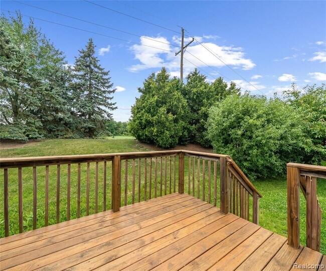 Building Photo - 5864 Willow Ridge Dr