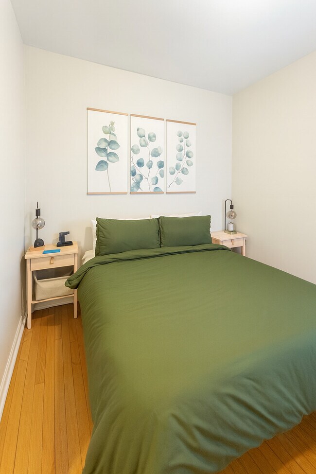 Building Photo - 1340 W Byron St