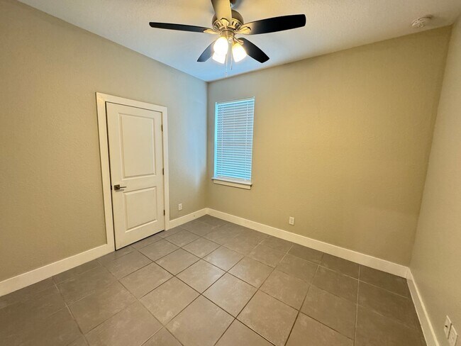 Building Photo - BEAUTIFUL Home 4 Bedroom, 2 Bathroom in Po...