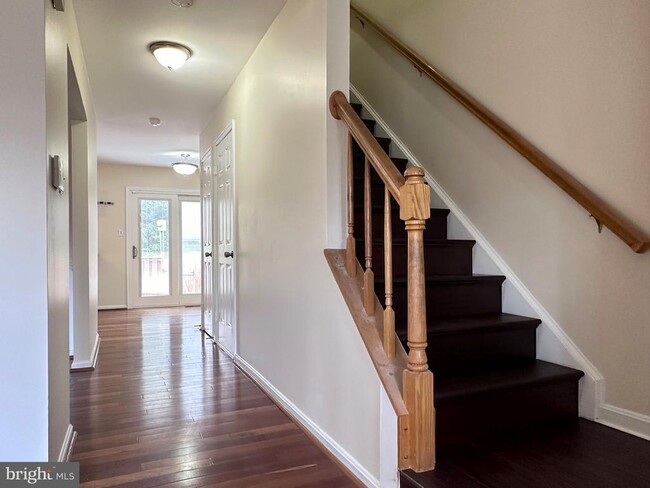 Building Photo - 6715 Cub Run Ct