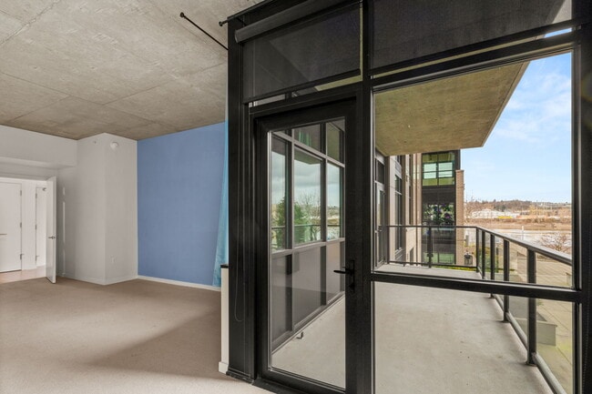 Building Photo - 1830 NW Riverscape St