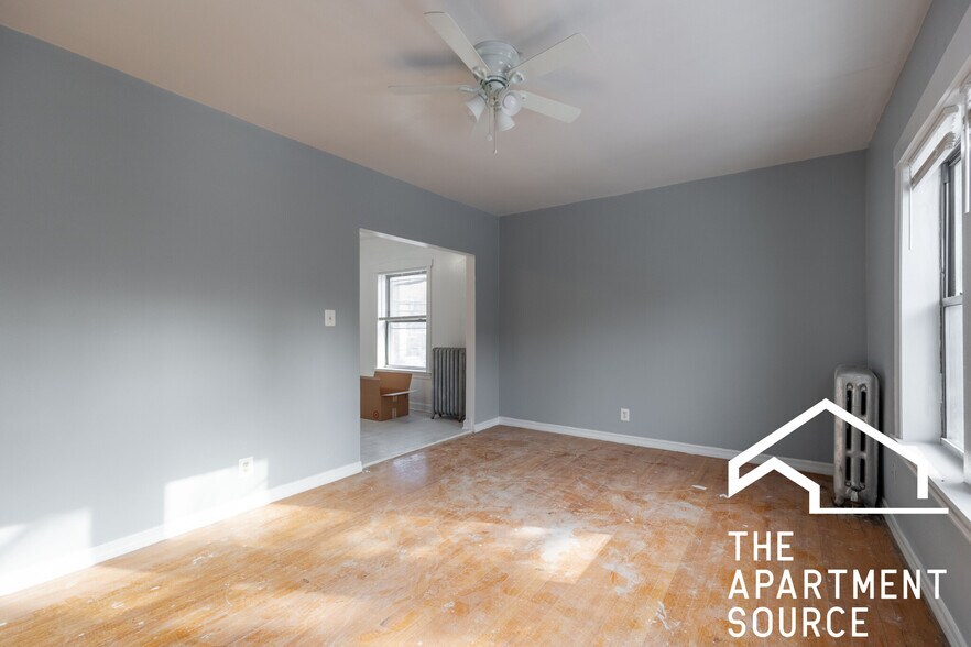 Building Photo - 1319 W Estes Ave