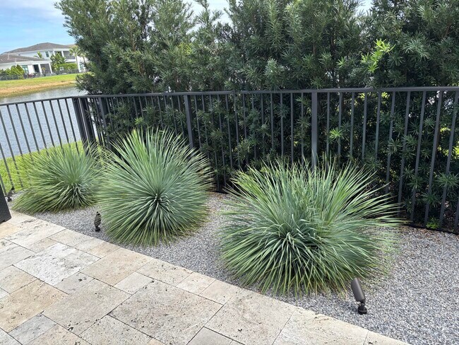 Building Photo - 13673 Artisan Cir