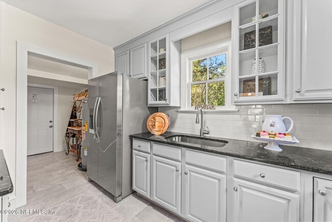 Building Photo - 4744 Glenwood Ave