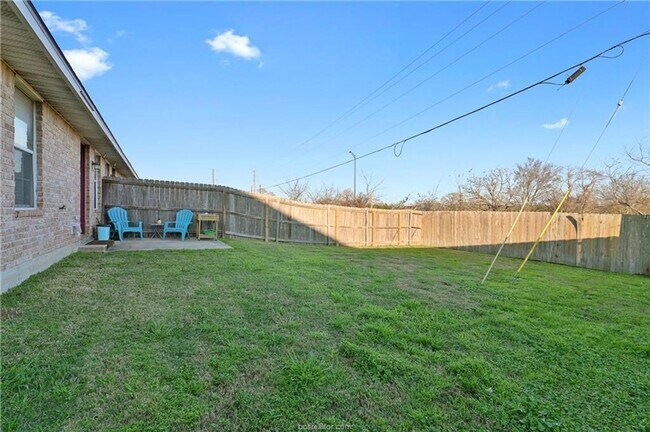Building Photo - AUGUST PRE-LEASE!!! 3 Bed, 3 Bath in Central College Station!