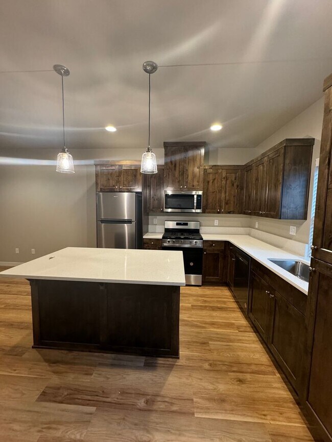 Building Photo - Duplex in Well Located SW Bend