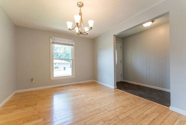 Building Photo - 3 Bed 2 Bath 2 Car Garage Home Available 07/01/2026!!