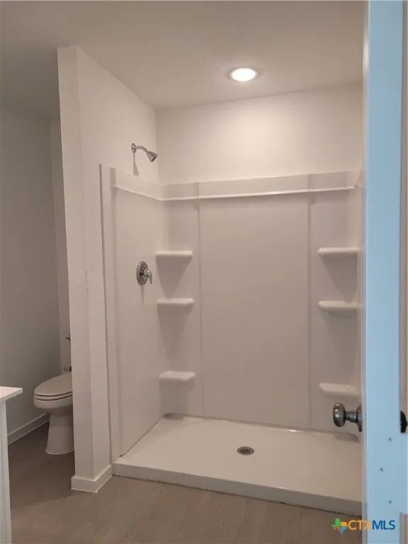 Building Photo - Room in House on Noir Ln