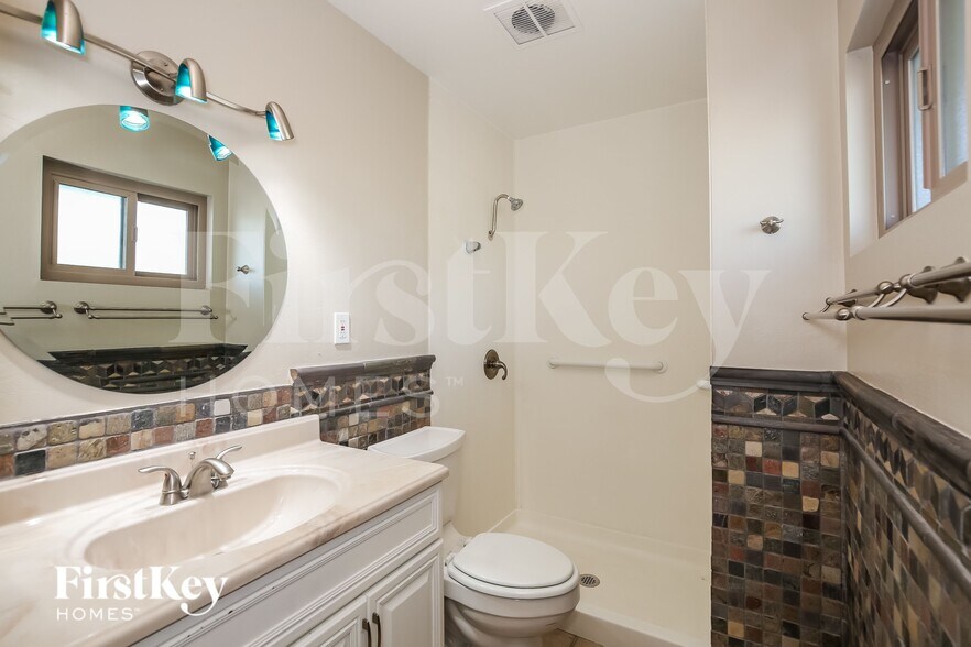 Building Photo - 5925 Pebble Beach Blvd