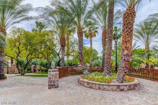 Building Photo - 2050 W Warm Springs Rd