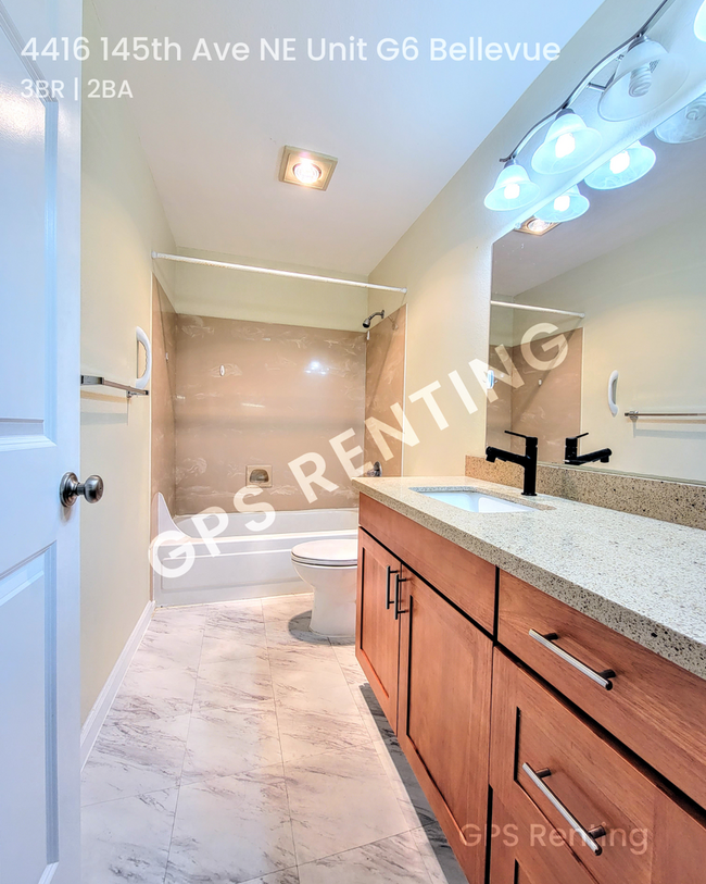Building Photo - Beautiful Bed 3, Bath 2, in Racquet Club E...