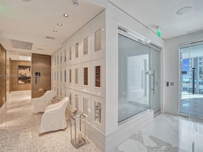 Building Photo - 17475 Collins Ave