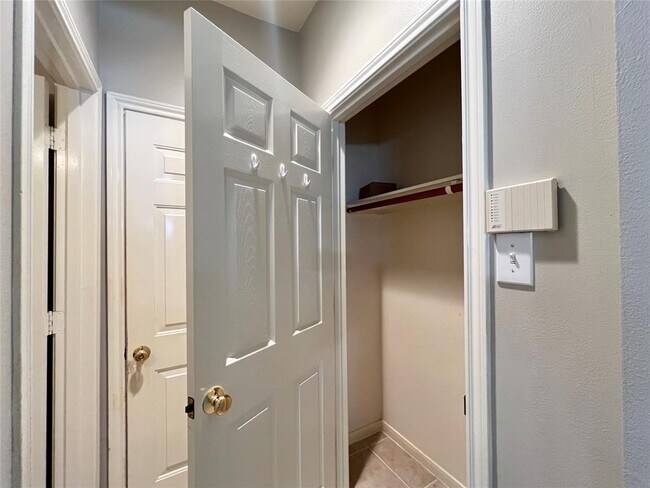 Building Photo - 22511 Parkvine Ln