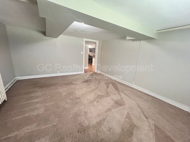 Building Photo - 5410 W Berteau Ave