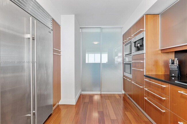 Building Photo - 1331 Brickell Bay Dr