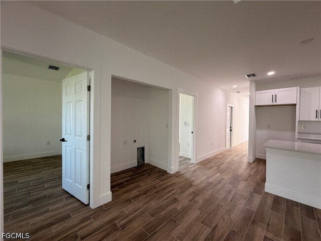 Building Photo - 2212 Armour Rd