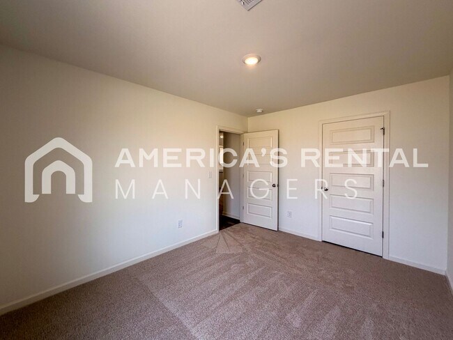 Building Photo - Available NOW! Spacious 5-Bedroom Single Level Home!