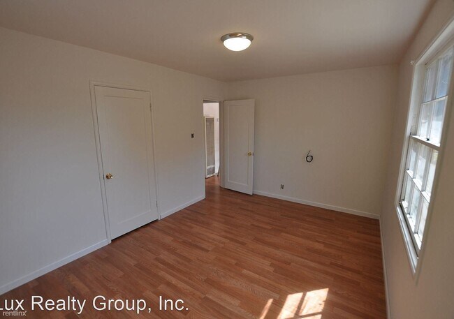Building Photo - 547 Runnymede St