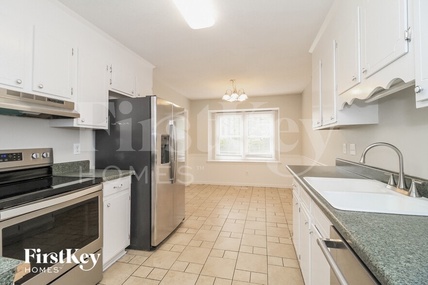 Building Photo - 324 Century Blvd