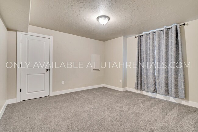 Building Photo - 931 Delorean Ln