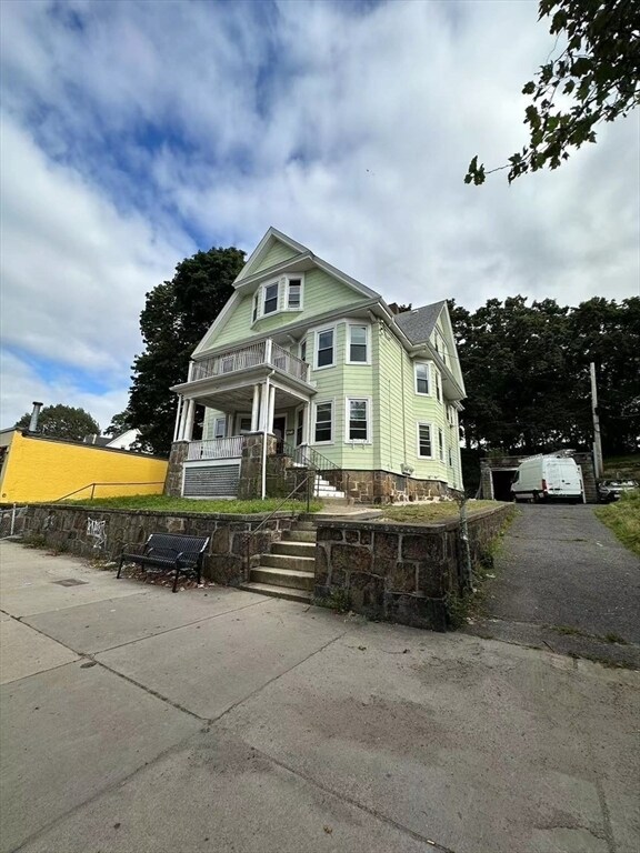 Building Photo - 582 Cambridge St