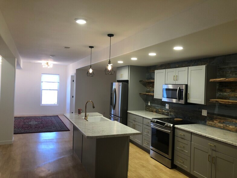 Dishwasher, stove, fridge - 652 6th St