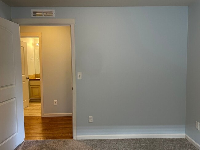 Building Photo - CHARMING Ranch-Style Home in Ridgefield, WA! 3 Bedrooms & 2 Baths! Walk-In Closet! Spacious Floor...