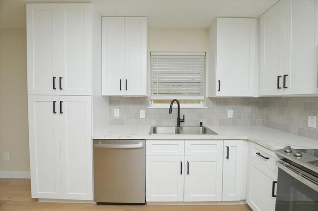Building Photo - 5203 Mossgrey Ln