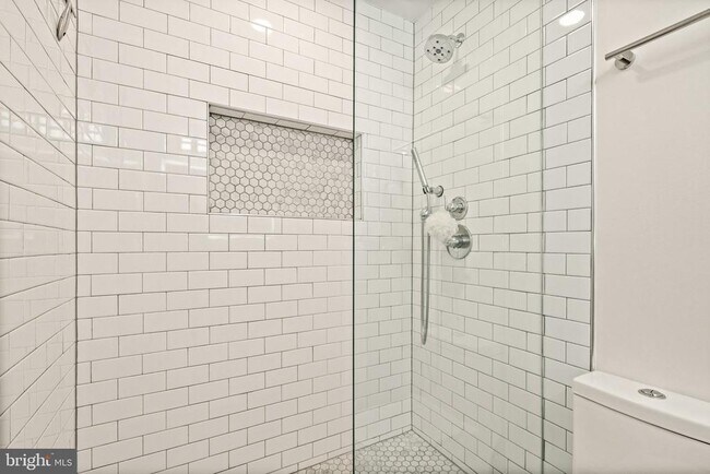 Building Photo - 2120 S Bay Ln