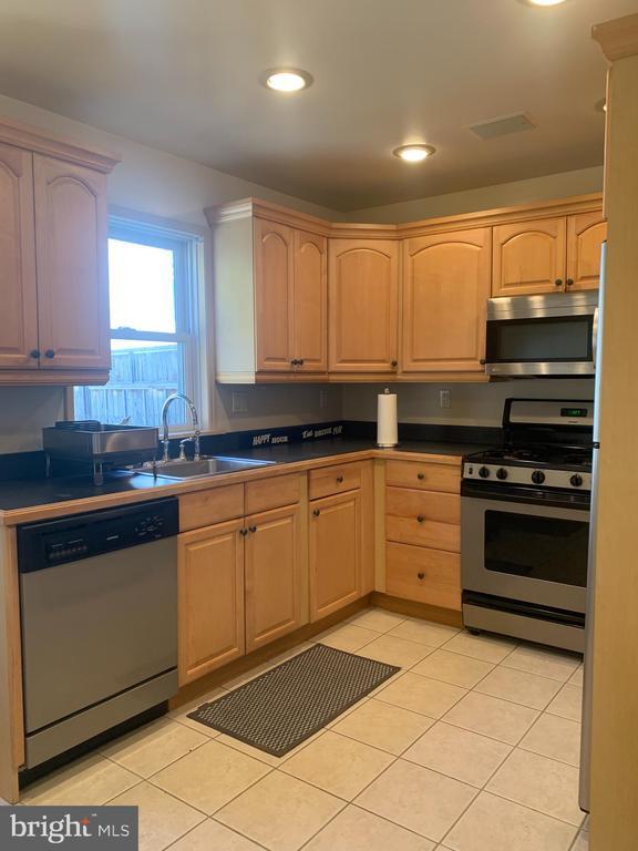 Building Photo - 4573 Mitchell St