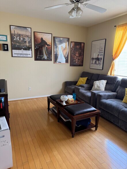 Family Room - 632 Meyer Ln